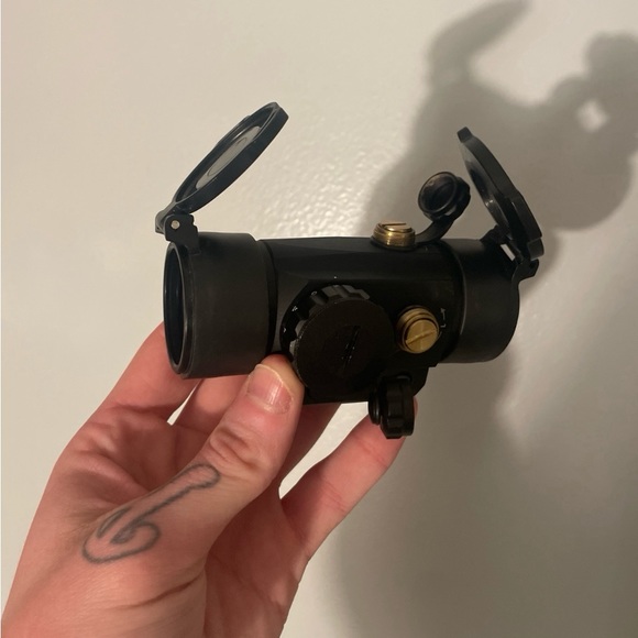 Truglo dual color 30mm red/green dot scope. - Picture 1 of 3